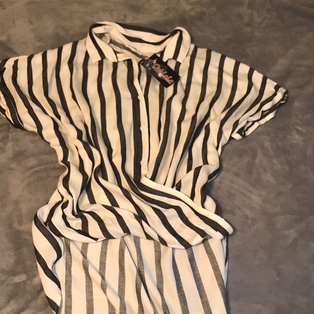 Black & white button up blouse